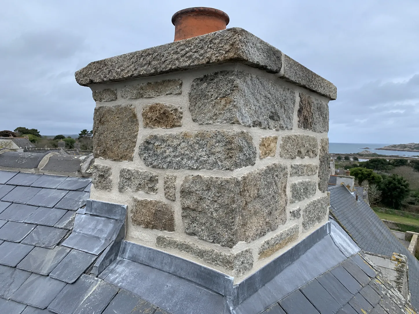 Rénovation de cheminée en pierre à Ploufragan